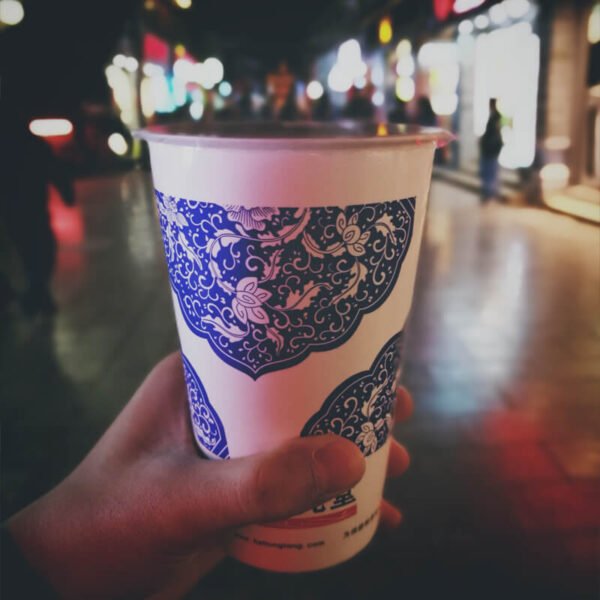 Paper coffee cups with lids